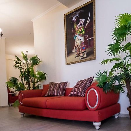 Spacious And Cozy Apartment In Bishkek Center Bagian luar foto