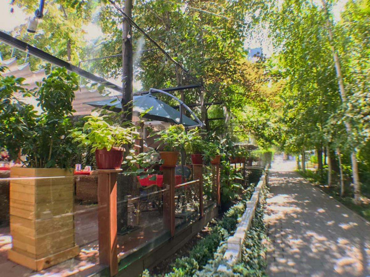Spacious And Cozy Apartment In Bishkek Center Bagian luar foto