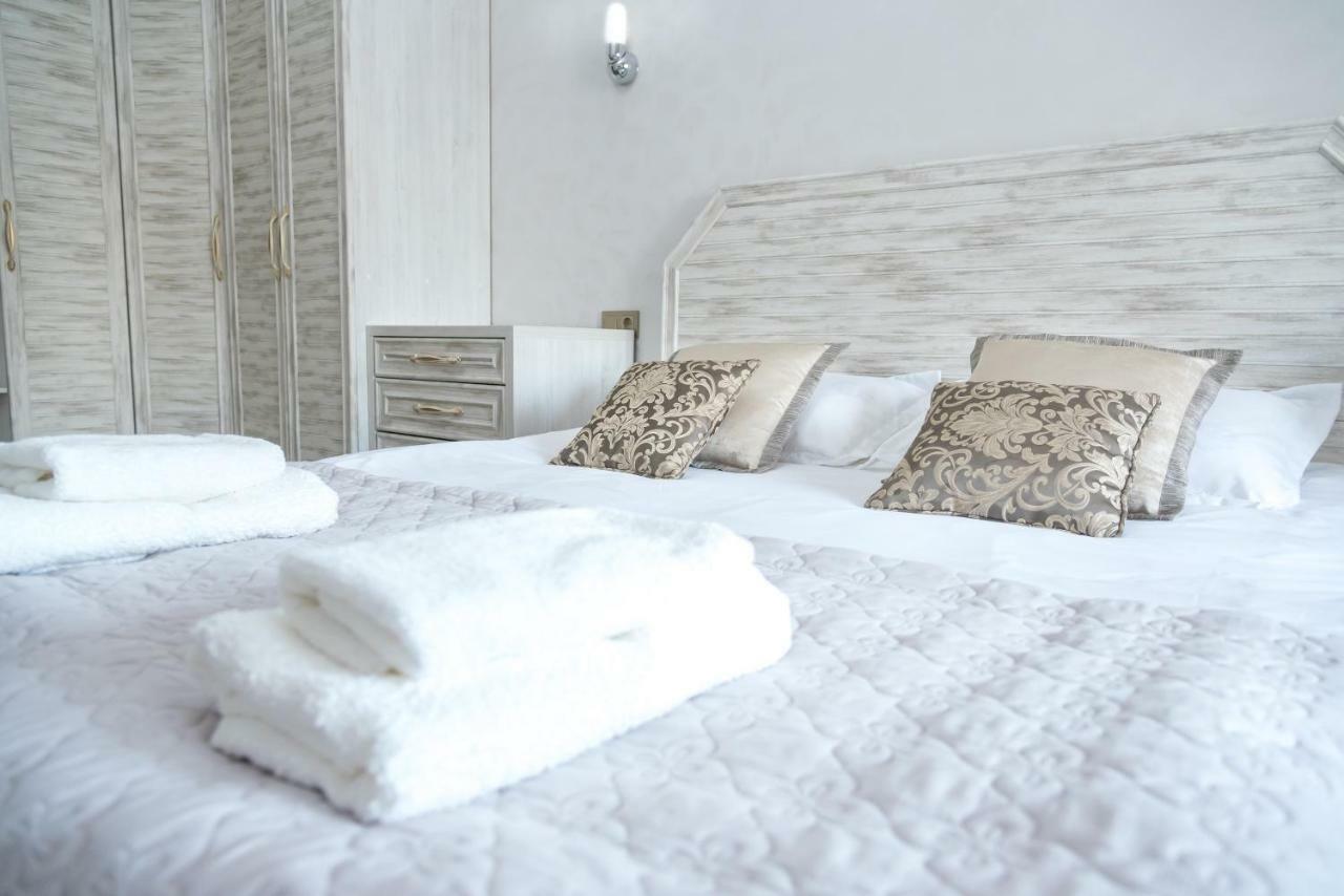 Spacious And Cozy Apartment In Bishkek Center Bagian luar foto