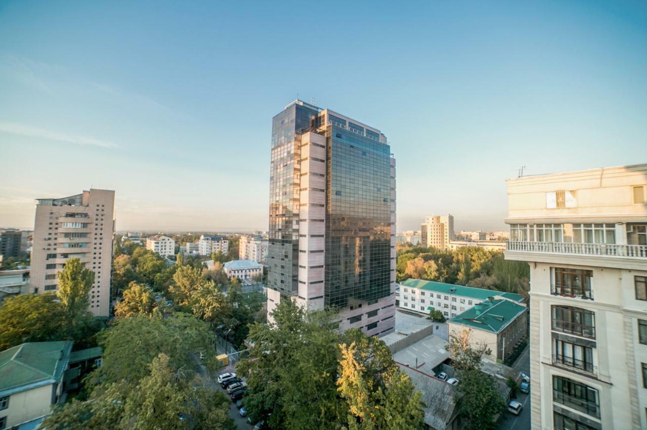 Spacious And Cozy Apartment In Bishkek Center Bagian luar foto