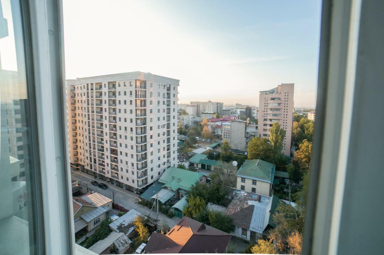 Spacious And Cozy Apartment In Bishkek Center Bagian luar foto
