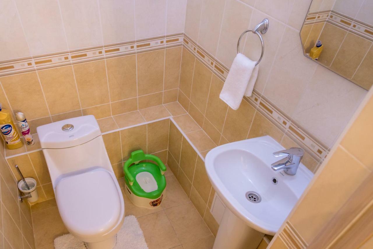 Spacious And Cozy Apartment In Bishkek Center Bagian luar foto