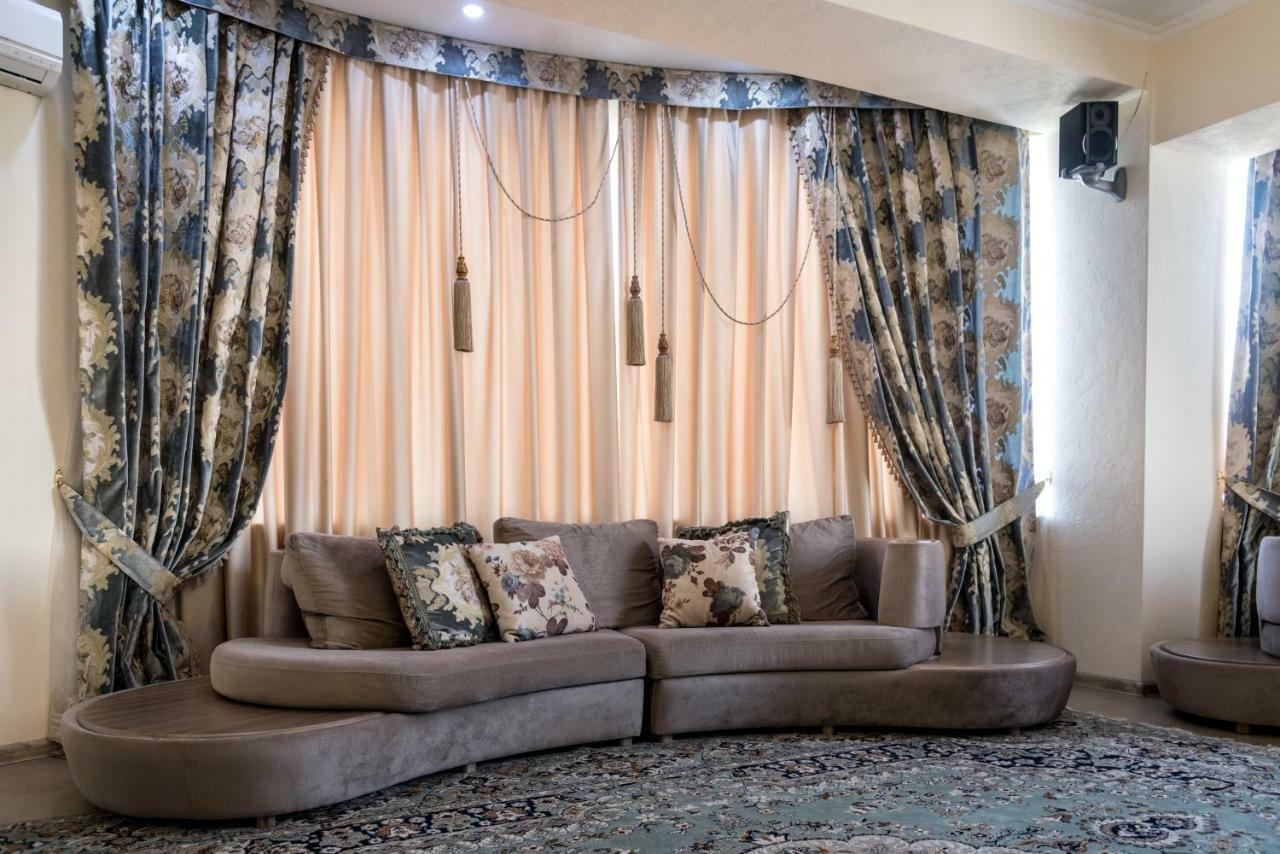 Spacious And Cozy Apartment In Bishkek Center Bagian luar foto